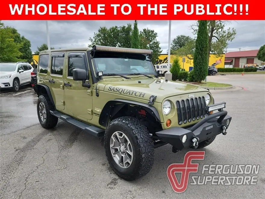 2013 Jeep Wrangler Unlimited Sahara photo 1