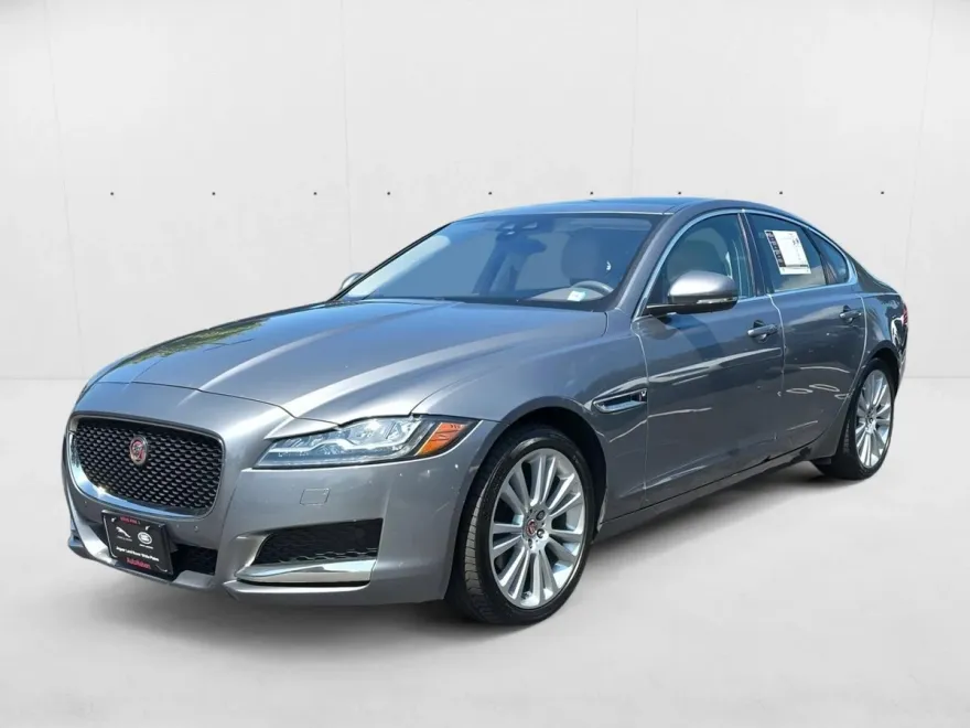 2020 Jaguar XF 25t Premium photo 1