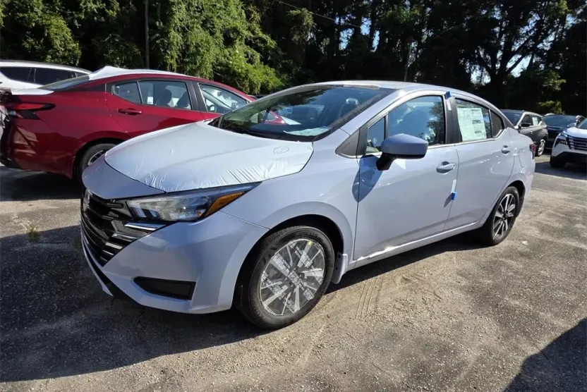 2025 Nissan Versa 1.6 SV photo 1