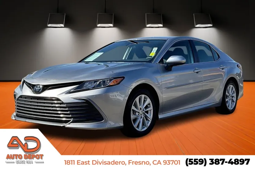 2023 Toyota Camry LE photo 1
