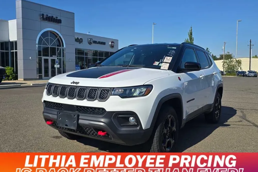 2023 Jeep Compass Trailhawk photo 1