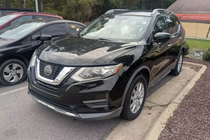 2018 Nissan Rogue SV photo 1