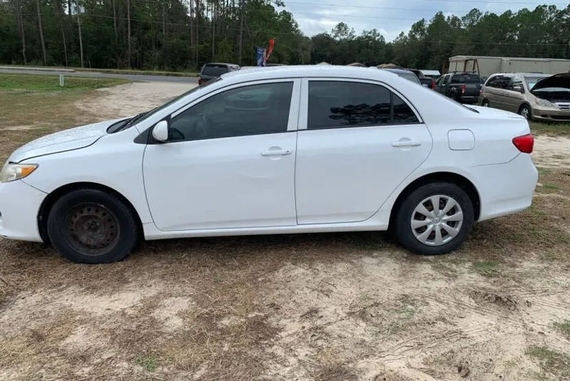 2009 Toyota Corolla LE photo 1