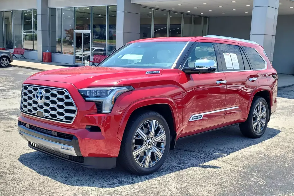 2023 Toyota Sequoia Capstone photo 1