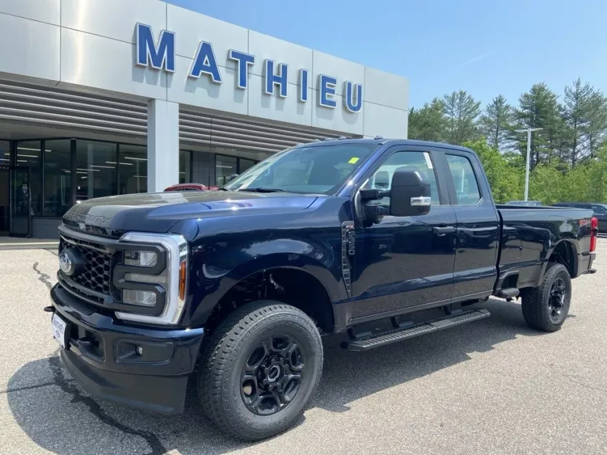 2025 Ford F-350 XL photo 1