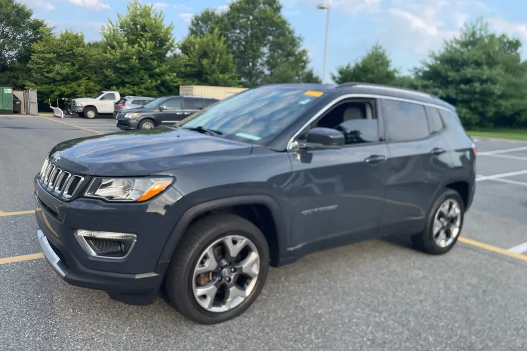 2017 Jeep Compass Limited photo 1
