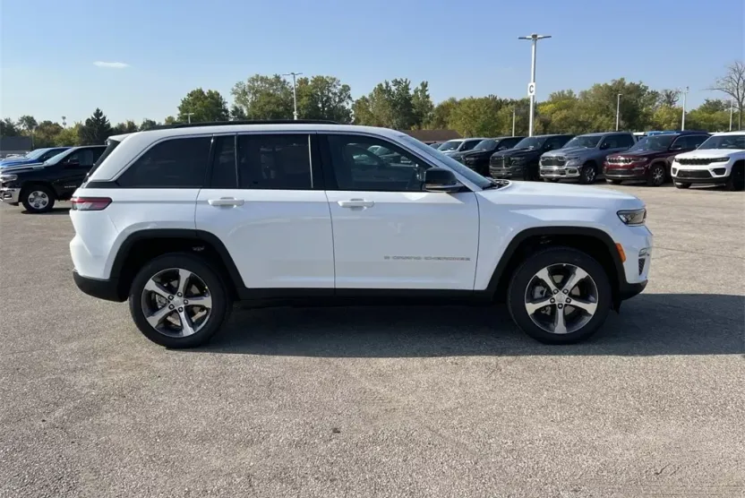 2025 Jeep Grand Cherokee Limited photo 1
