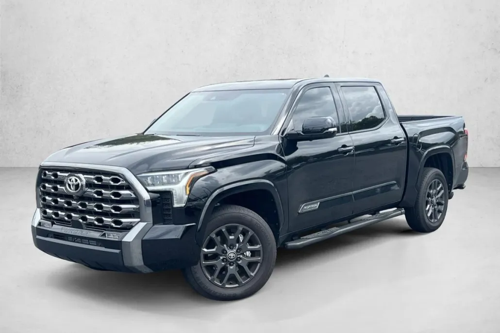 2025 Toyota Tundra Platinum CrewMax photo 1