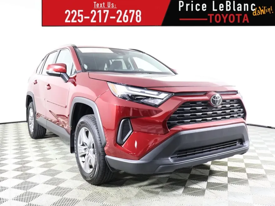 2024 Toyota RAV4 XLE photo 1