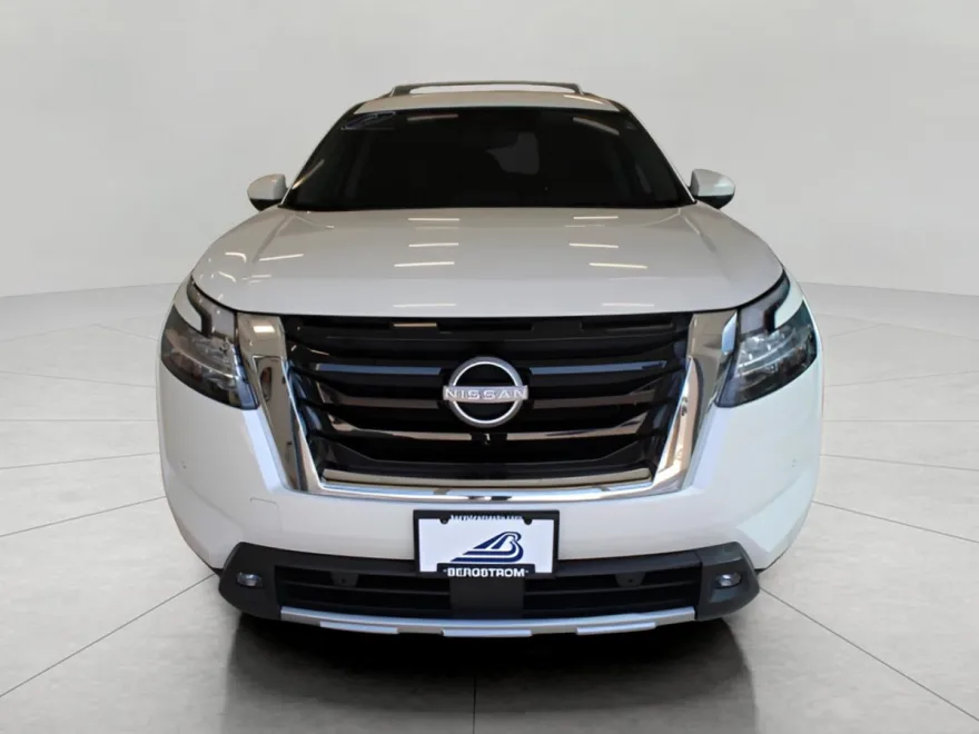 2022 Nissan Pathfinder SL photo 1