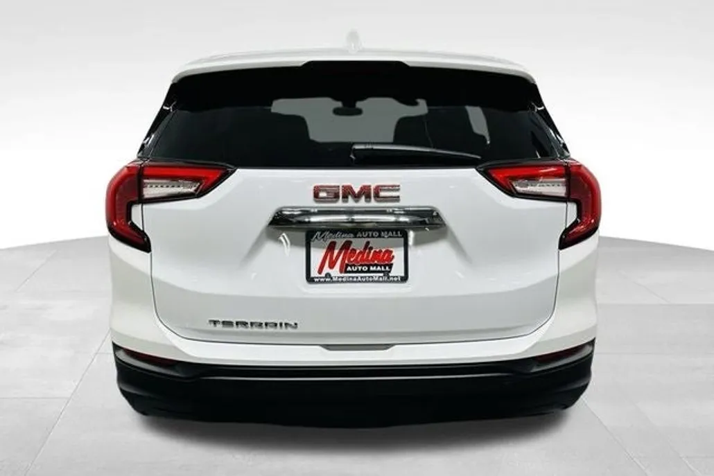 2022 Gmc Terrain SLE photo 1