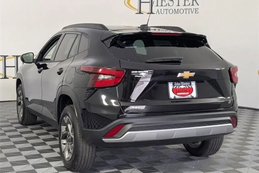 2025 Chevrolet Trax LT photo 1