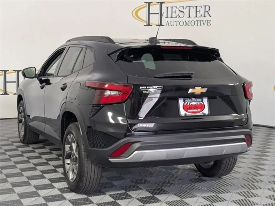 2025 Chevrolet Trax LT photo 1