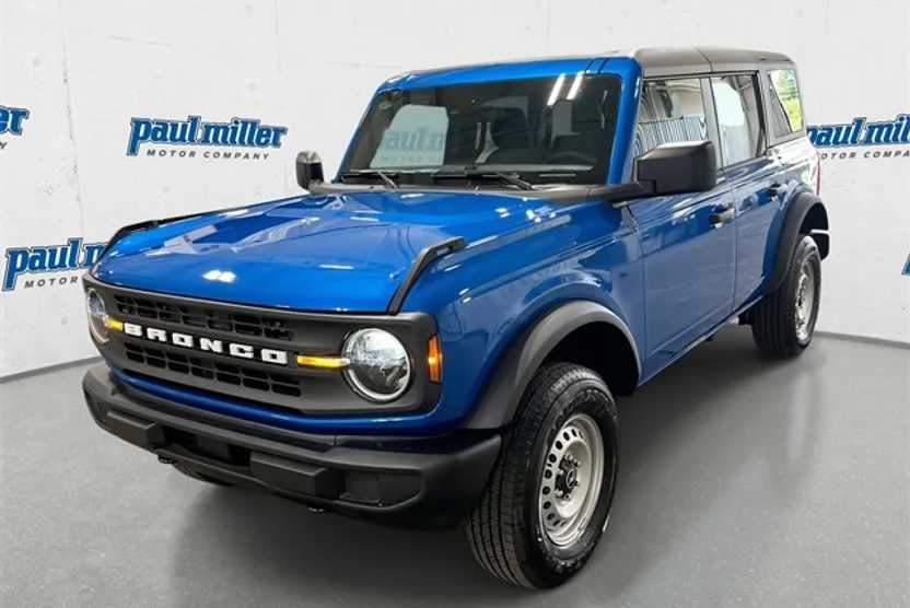 2025 Ford Bronco Base photo 1