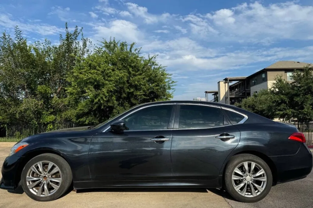 2012 Infiniti M37 Sport photo 1
