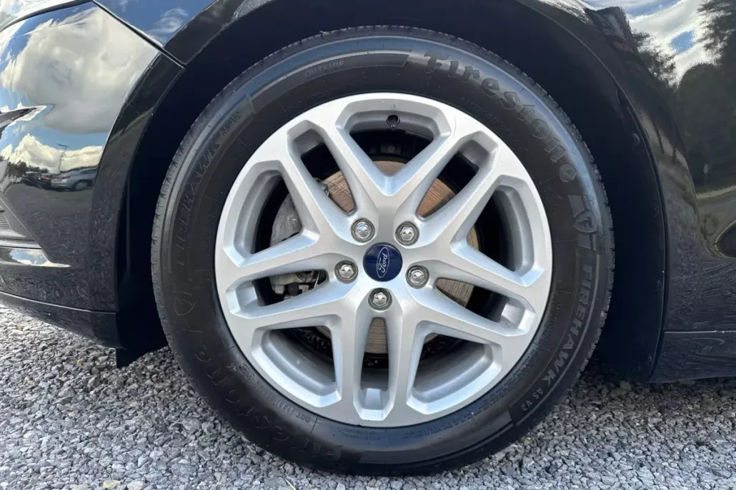2016 Ford Fusion SE photo 1