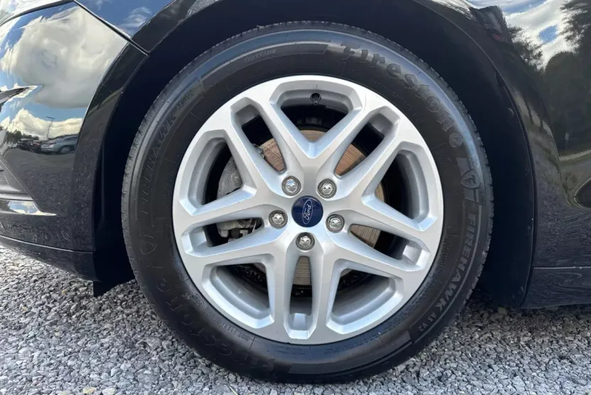 2016 Ford Fusion SE photo 1