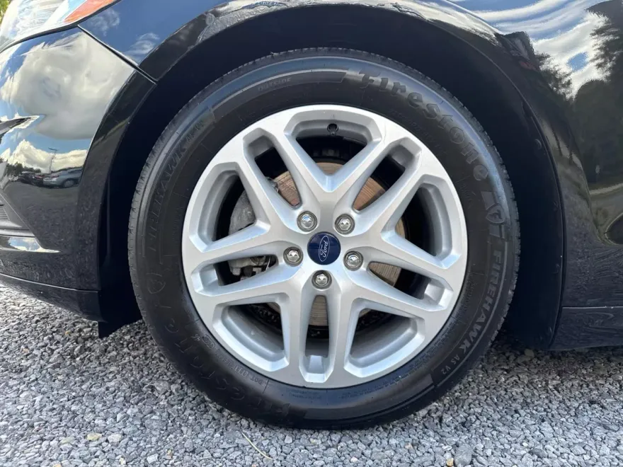 2016 Ford Fusion SE photo 1