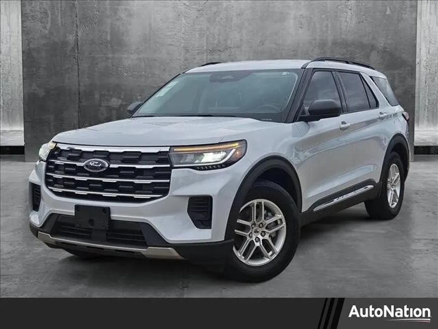 2025 Ford Explorer photo 1