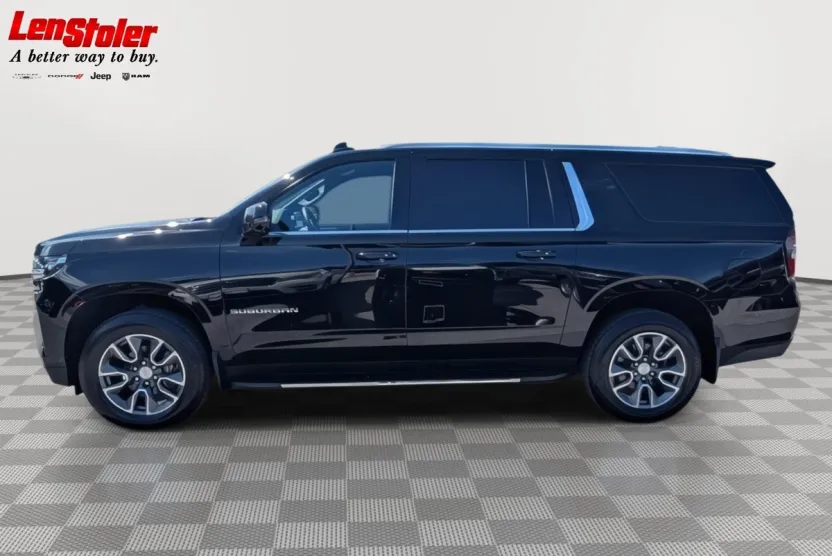 2022 Chevrolet Suburban LT photo 1