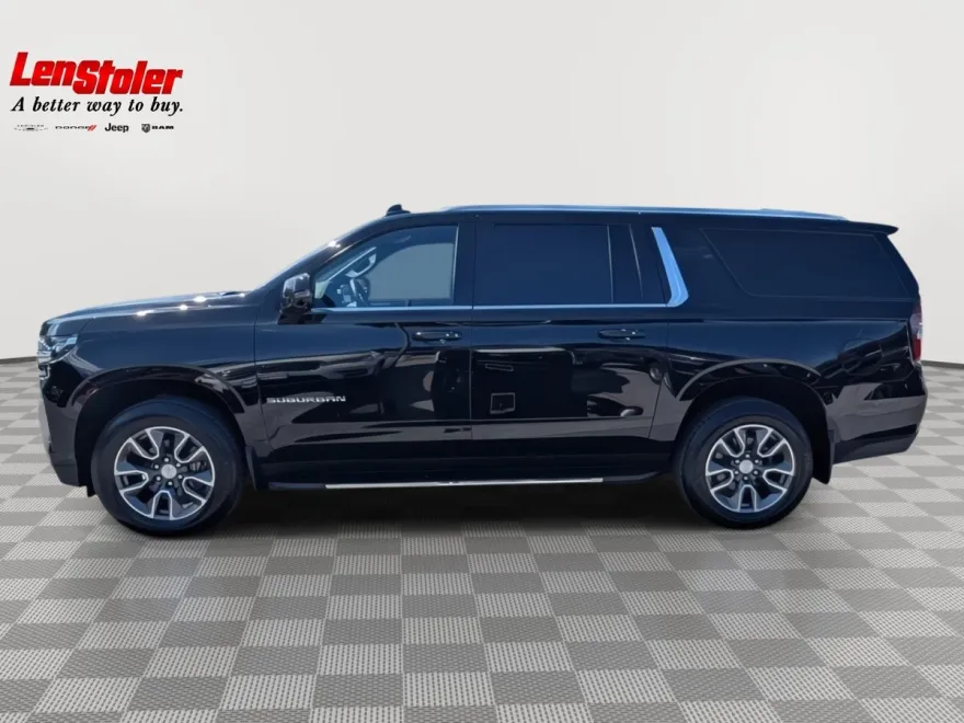 2022 Chevrolet Suburban LT photo 1