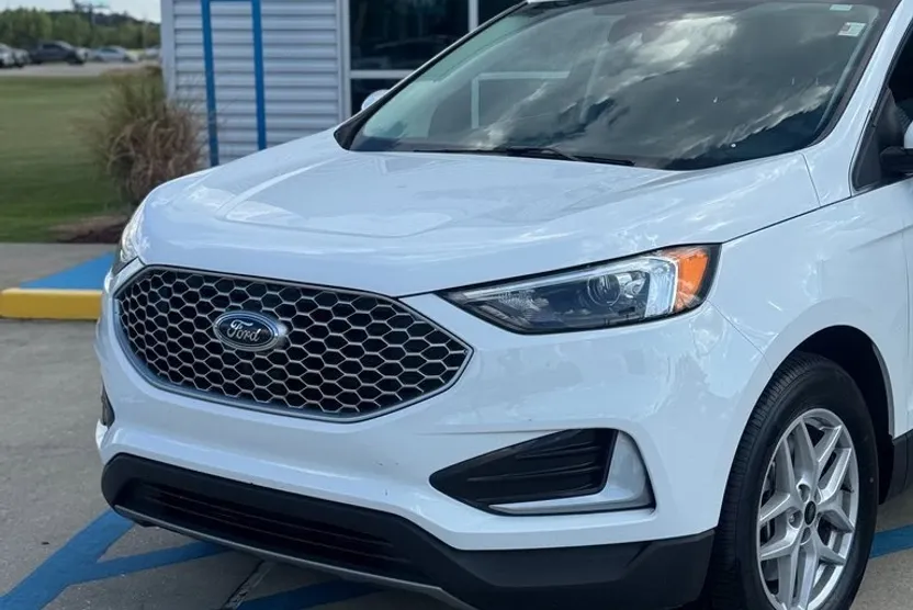 2024 Ford Edge SEL photo 1