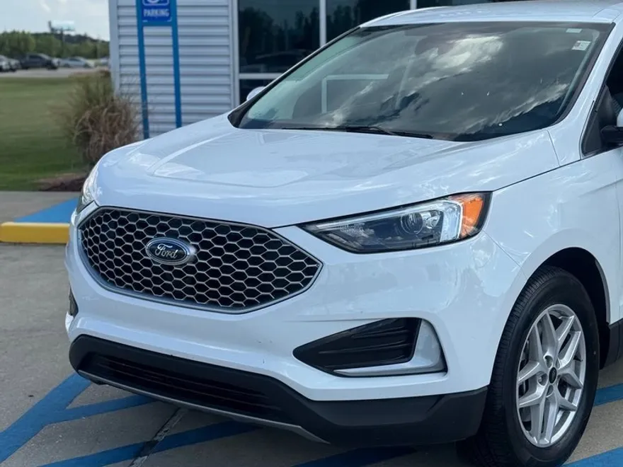 2024 Ford Edge SEL photo 1