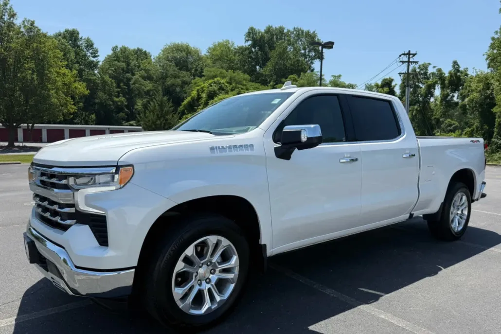 2023 Chevrolet Silverado 1500 LTZ photo 1