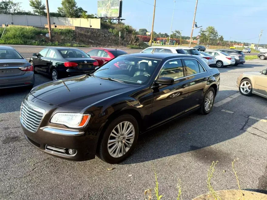 2013 Chrysler 300 Base photo 1