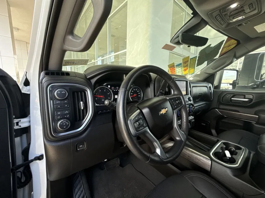 2023 Chevrolet Silverado 3500HD LTZ photo 1