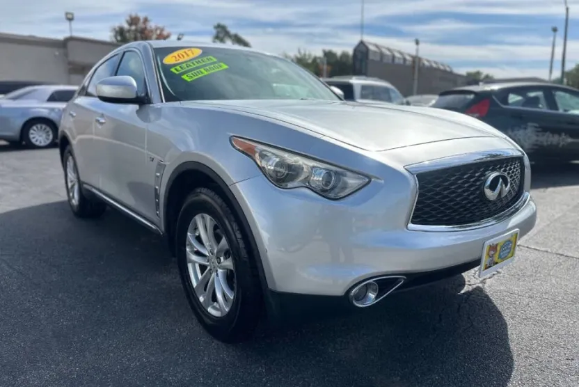 2017 Infiniti QX70 Base photo 1
