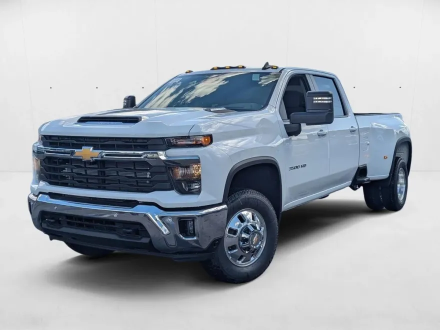 2025 Chevrolet Silverado 3500HD LT photo 1
