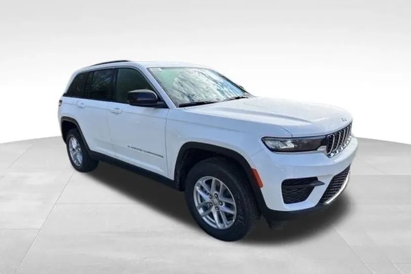 2025 Jeep Grand Cherokee Laredo photo 1