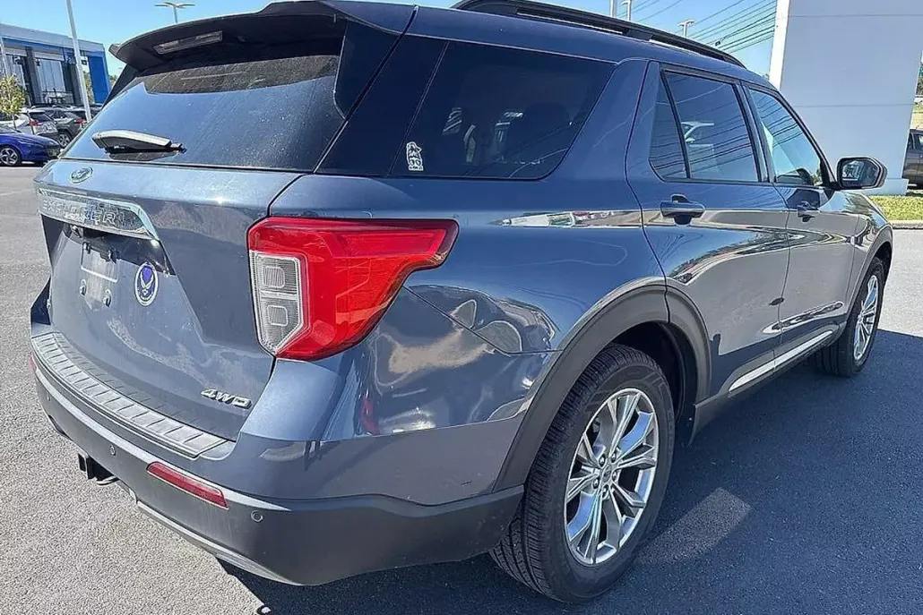 2021 Ford Explorer XLT photo 1
