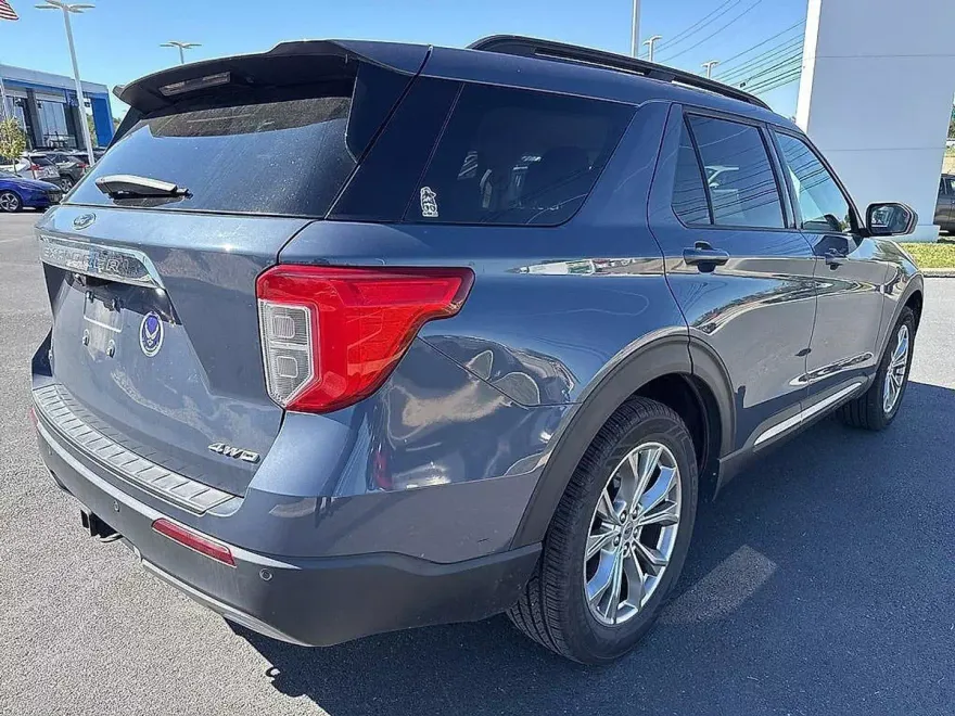 2021 Ford Explorer XLT photo 1
