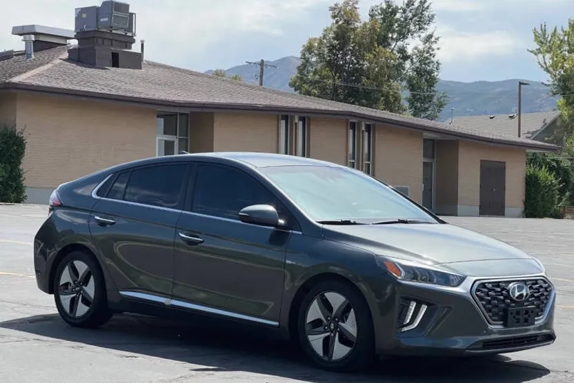 2020 Hyundai Ioniq Limited photo 1