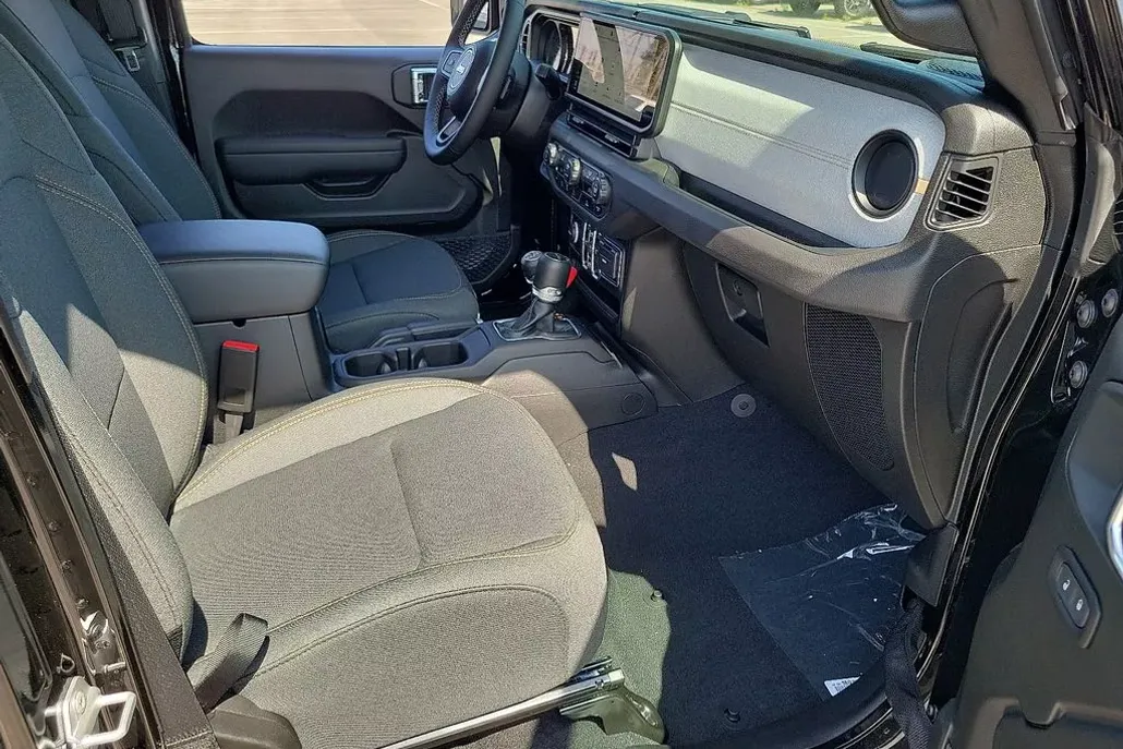 2025 Jeep Gladiator Sport S photo 1