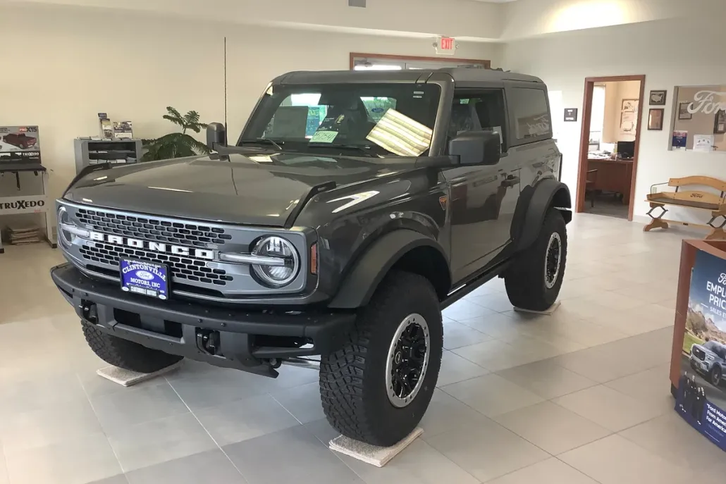2024 Ford Bronco Badlands photo 1