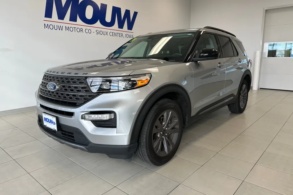 2023 Ford Explorer XLT Sport photo 1