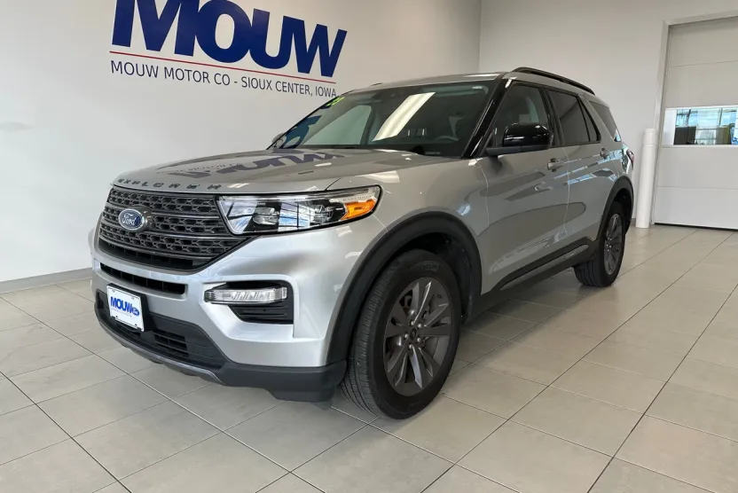 2023 Ford Explorer XLT Sport photo 1