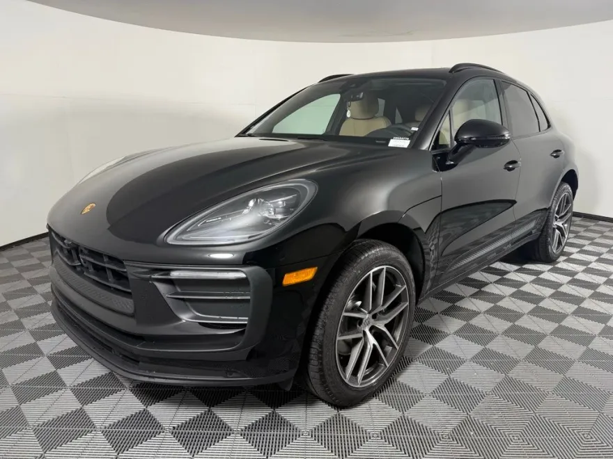 2025 Porsche Macan T photo 1