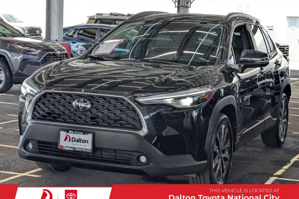 2023 Toyota Corolla Cross XLE photo 1