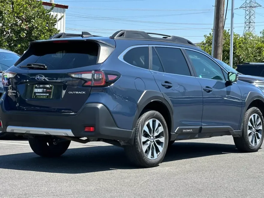 2023 Subaru Outback Limited photo 1