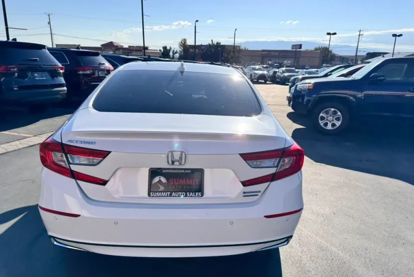 2020 Honda Accord Hybrid Touring photo 1