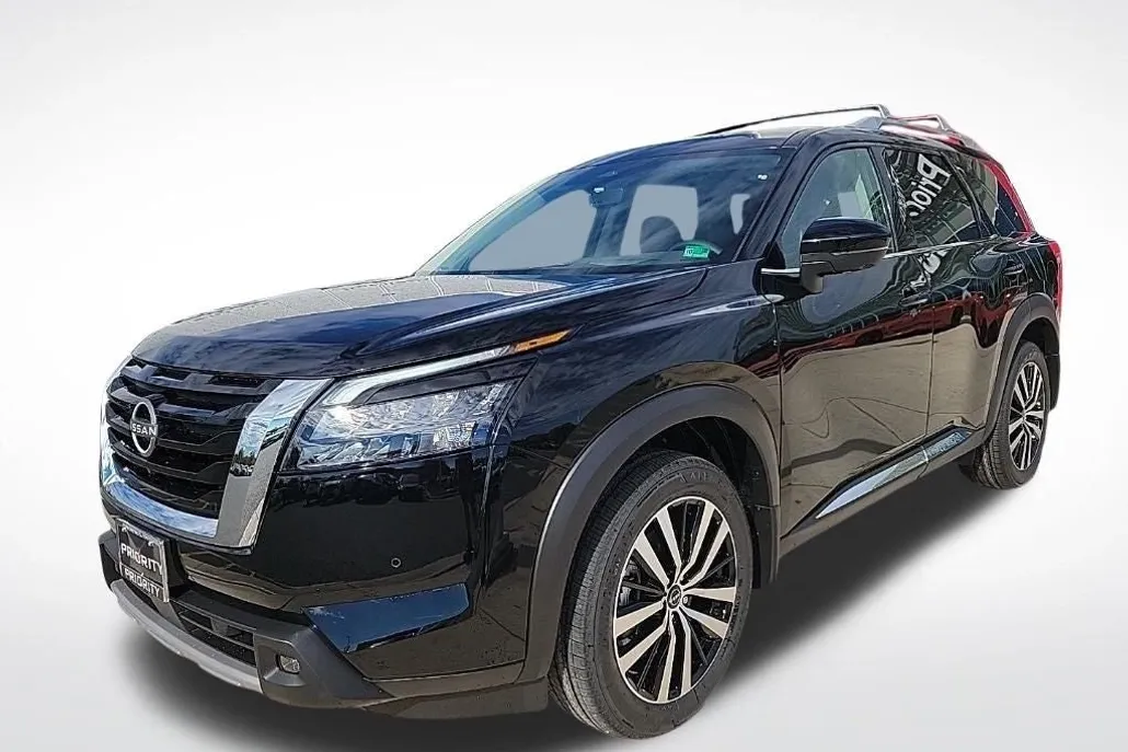 2025 Nissan Pathfinder Platinum photo 1
