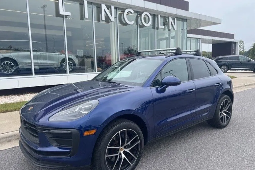 2024 Porsche Macan Base photo 1