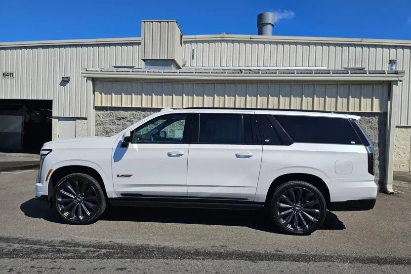 2025 Cadillac Escalade ESV V-Series photo 1