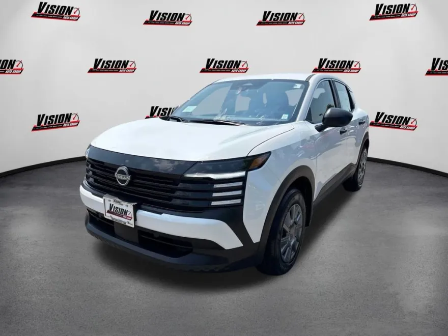 2025 Nissan Kicks S photo 1