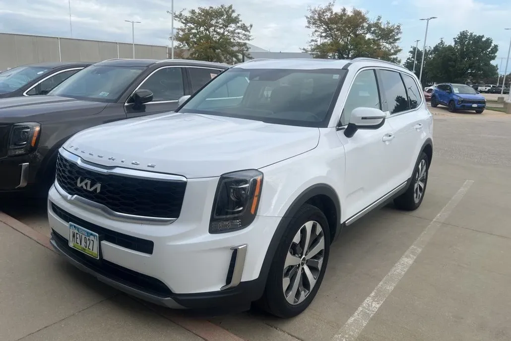 2022 Kia Telluride S photo 1
