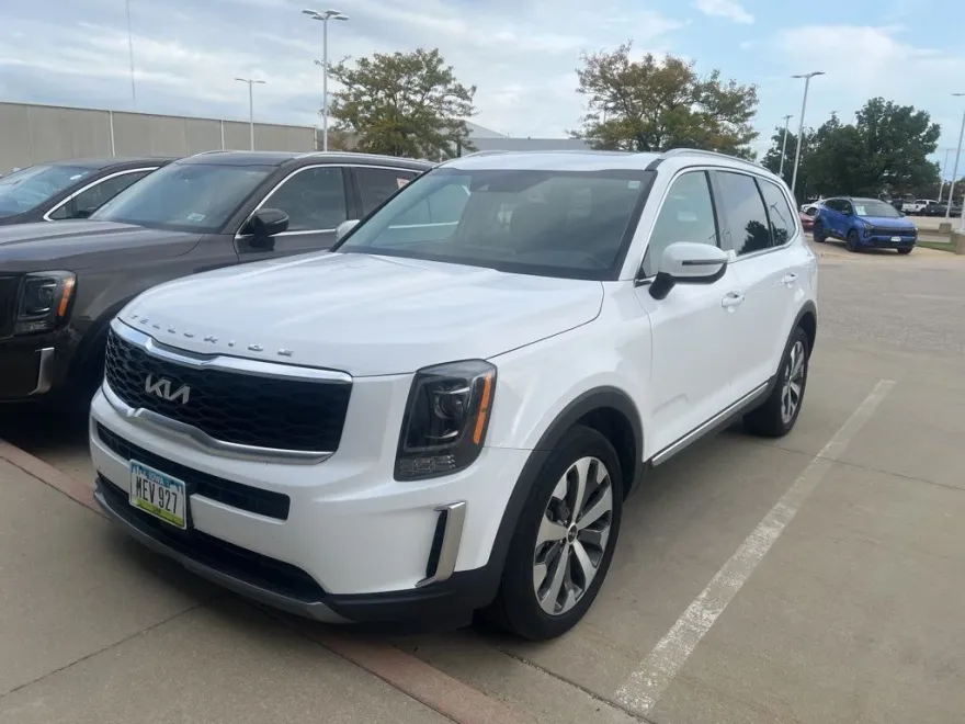 2022 Kia Telluride S photo 1